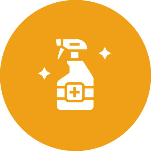 店内のアルコール除菌・清掃